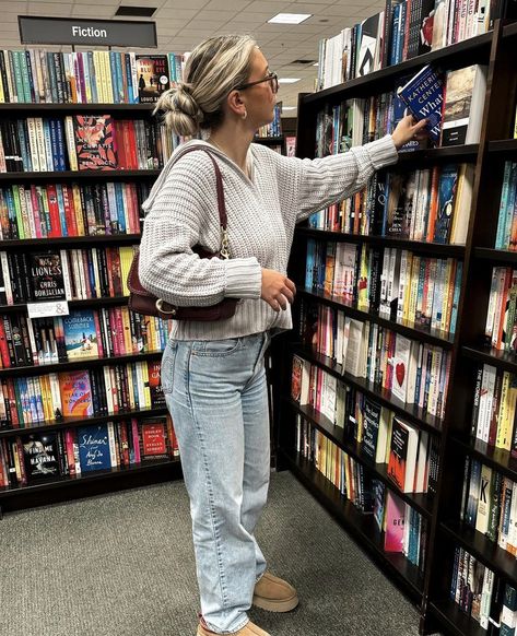 Destiny Sidwell Outfits, Brie Core, Library Aesthetic Outfit, Bookstore Outfit, Destiny Sidwell, April Goals, Readers Aesthetic, Book Besties, Clothing Room