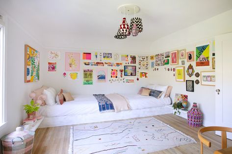 9 Shared Bedroom Ideas That Prove Siblings Are Better Together (No, Really) Custom Bunk Beds, Emily Henderson Design, Kids Shared Bedroom, Shared Kids Room, Shared Closet, Protest Art, Shared Bedroom, Cool Deck, Shared Room