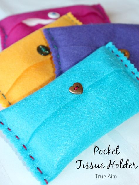 DIY Felt Pocket Kleenex Tissue Holders, easy beginner sewing project! Pocket Tissue Holder, Pocket Tissue, Felt Craft Projects, Hand Sewing Projects, Sewing Projects Free, Costura Diy, Beginner Sewing, Beginner Sewing Projects Easy, Diy Felt