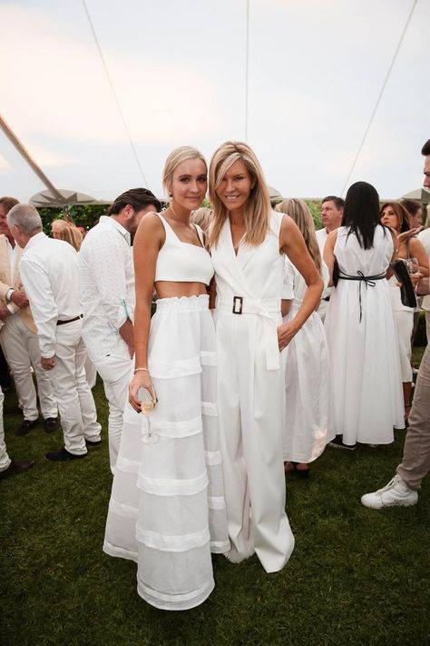 All White Beach Wedding Outfit Guest, White Beach Dinner Outfit, All White Party Outfits Beach, White Summer Party Outfit, All White Welcome Party Outfits, White Linen Party Outfit, White Party Attire For Women, White Hamptons Party, All White Cocktail Party Outfit