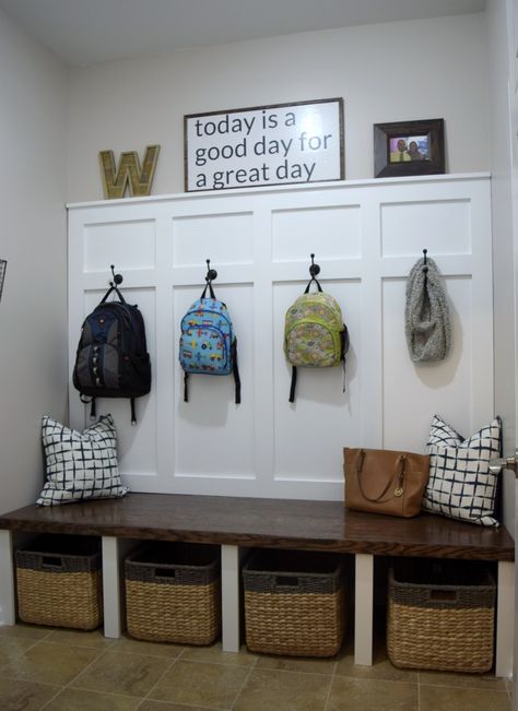 Create an organized school drop off zone to help your family get out the door more easily in the mornings-- no more searching around for missing items! Entry Makeover, New Home Build, Mudroom Makeover, Mudroom Lockers, Diy Mudroom, Mudroom Decor, Hal Decor, Diy Entryway, Mudroom Design