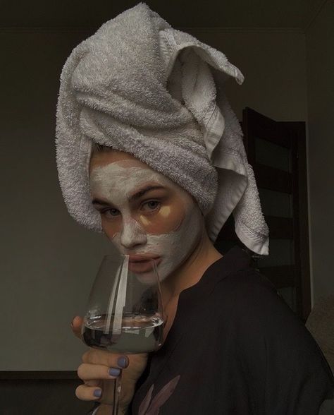 Face Mask Aesthetic, Vogue Beauty, Healthy Girl, Self Care Activities, Story Instagram, Insta Photo Ideas, Clean Beauty, Beauty Secrets, Skincare Routine