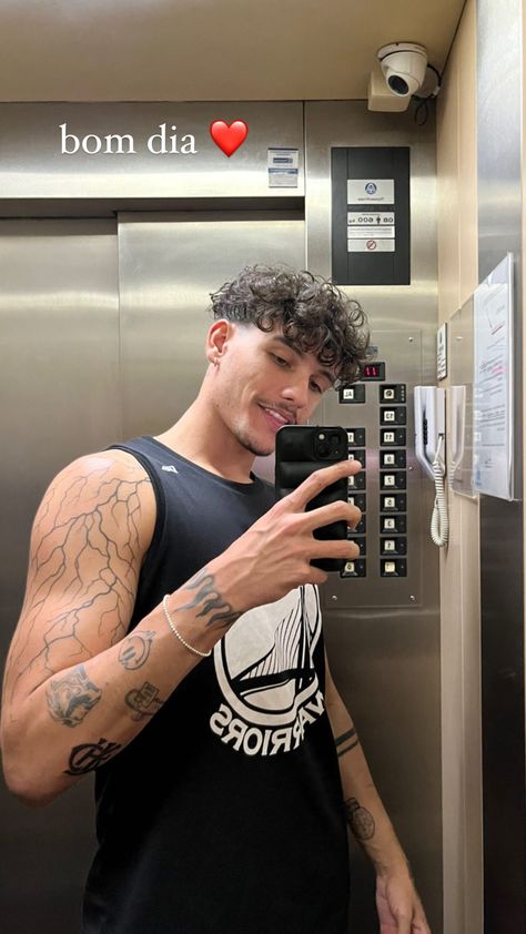 Big Shoulder Tattoo Men, Triceps Tattoo Men, Tricep Tattoo Men, Triceps Tattoo, Tricep Tattoo, Profile Ig, Mens Body Tattoos, Tricep Tattoos, Lightning Tattoo