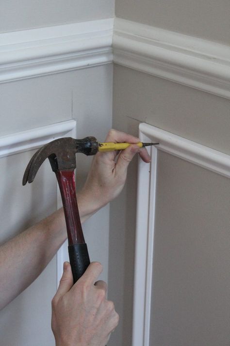 This article is a complete tutorial on how to install shadow box trim or molding squares to a wall in your home. Diy Crown Molding, Chair Rail Molding, Diy Wainscoting, Crown Moldings, Diy Wand, Wall Trim, Wood Molding, Chair Rail, Wall Molding