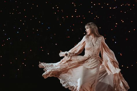 Taylor Swift Brasil, Folklore Era, Eras Outfits, Paper Rings, Swift Tour, Florence Welch, All About Taylor Swift, Taylor Swift The Eras Tour, Swift Photo