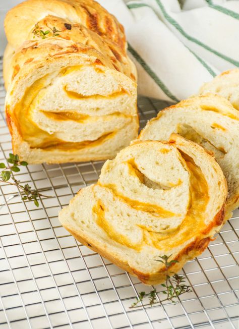 Caramelized Onion & Cheddar Bread Homemade Cheese Bread, Bread Cookbook, Pain Naan, High Protein Flour, Beautiful Bread, Cheese Bread Recipe, Onion Bread, Pan Recipe, Sally's Baking