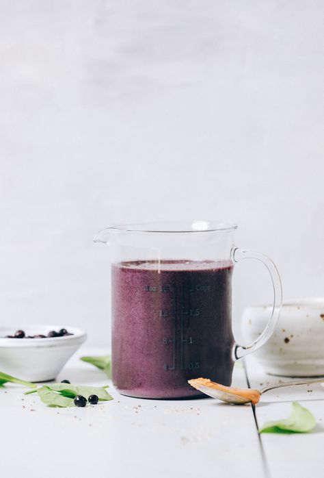 DELICIOUS Blueberry Peanut Butter Smoothie! Protein rich, 5 ingredients, SO satisfying! #recipe #minimalistbaker #plantbased #peanutbutter #smoothie #glutenfree Blueberry Peanut Butter Smoothie, Peanutbutter Smoothie, Peanut Butter Protein Smoothie, Vegan Protein Smoothie, Smoothie Protein, Peanut Butter Smoothie, Minimalist Baker, Smoothie Packs, Smoothie Blender