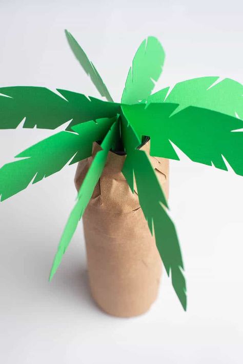 How to Make a 3D Paper Palm Tree Palm Tree Centerpieces, Make A Palm Tree, Tree Out Of Paper, Hawaiian Centerpieces, Luau Centerpieces, Hawaii Decorations, Paper Palm Tree, Hawaii Crafts, Pineapple Centerpiece