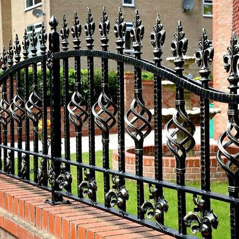 Wrought Iron Fence Panels, Entrance Architecture, Iron Gates Driveway, Contemporary Entrance, Iron Railings Outdoor, Iron Fence Panels, Wrought Iron Gate Designs, Wrought Iron Garden Gates, Cast Iron Fence