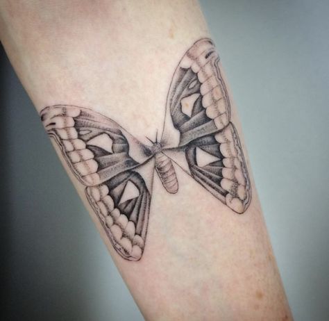 Atlas moth tattoo Atlas Moth Tattoo, Moth Tattoo Design, Atlas Moth, Moth Tattoo, Tattoo You, Black And Grey Tattoos, Moth, Geometric Tattoo, Tatting