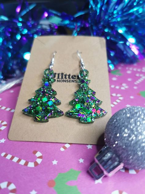 Christmas Resin Glitter Earrings Resin Christmas Earrings, Christmas Resin Earrings, Diy Christmas Earrings, Christmas Resin, Resin Christmas, Gamine Style, Resin Glitter, Christmas Glitter, Glitter Earrings