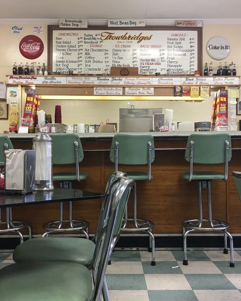 This old-fashioned Alabama ice cream shop is a must-visit for every Southerner | AL.com Quick Service Restaurant Design, Cafe Ice Cream, Diner Aesthetic, Ice Cream Place, Old Fashioned Ice Cream, Sarah Grace, 50s Diner, Dive Bars, Vintage Diner