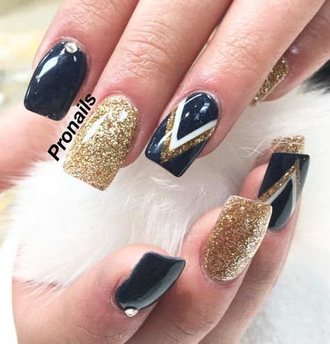 Navy blue with gold acrylic design:) Nail Art Designs Navy Blue And Gold, Navy Blue And Gold Nails Acrylic, Acrylic Nail Designs Navy Blue And Gold, Matte Navy Blue And Gold Nails, Navy Nails Gold Accent, Dark Blue And Gold Nails, Navy Blue And Gold Nails, Blue And Gold Nails, Blue Gold Nails