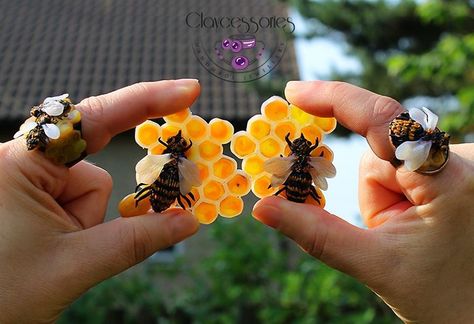 Clay Insects, Insect Jewelry, Polymer Crafts, Arthropods, Clay Art Projects, Origami Paper, Polymer Clay Crafts, Iphone Apps, Handmade Accessories