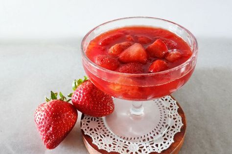 This low-effort, minimal-ingredient Strawberry Sauce is a gang buster winner, far more than the sum of its parts, and comes together in minutes! Such a simple yet highly delicious sauce, it's flexible too; use fresh or frozen strawberries so make it in the summer or make it in the winter with frozen berries when you need a summery boost. I opt to chop my strawberries in various sizes so that some cook down while larger chunks keep the final sauce chunky.  This recipe is so versatil… Easy Strawberry Sauce, Oven Chicken And Rice, Best Baking Recipes, Easy Vegetable Beef Soup, Banana Oat Cookies, Holiday Ice Cream, Mango Pineapple Smoothie, Best Baking, Sweet White Wine