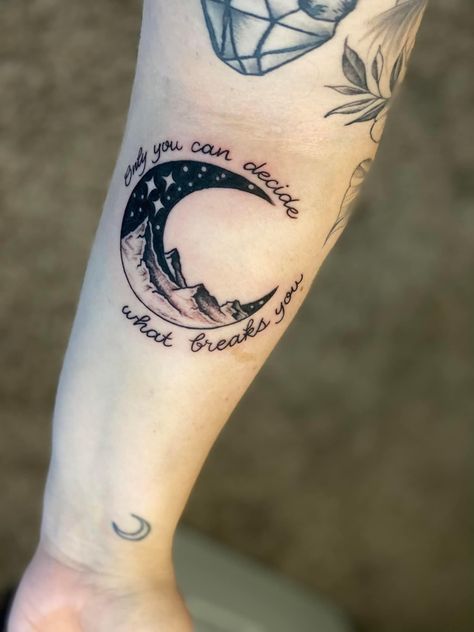 Acotar Tattoo Ideas, Book Inspired Tattoos, Cute Thigh Tattoos, Wrist Tattoo Cover Up, Bookish Tattoos, Tattoos Sleeve, Inspired Tattoos, Spooky Tattoos, Book Tattoo