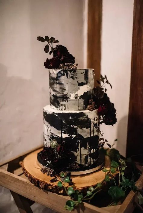 black and white textured cake Black And Grey Wedding, Grey Wedding Cake, Wedding Cake Dark, Gothic Wedding Cake, Gray Wedding Cake, Gothic Cake, Dark Romantic Wedding, Gothic Wedding Theme, Halloween Wedding Cakes