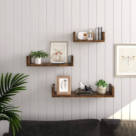 It's time to mount these 3 floating shelves, create a stage, and display them loudly and proudly Features :- durable engineered wood at 1.8 cm thick for long-lasting support, the wall-mounted shelves work like a charm even when packed with books, potted plants, or toiletries- these stunning rustic shelves to round off the look; whether you add them in the living room, hallway, or kitchen—they're sure to catch eyes- Life shouldn't be complex, so we included easy-to-follow instructions, wall ancho Koti Diy, Rustic Wall Shelves, Modern Wall Shelf, Unique Shelves, Regal Design, Large Shelves, Room Shelves, Mounted Shelves, Estantes Flotantes