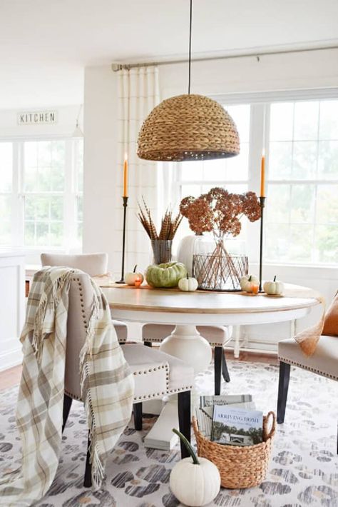 Discover the hottest fall decor trends of 2023. From this fall's most popular color to what to put on your front door. Elevate your home with these beautiful trends that embrace the season. You will love them! Transitional Home Decor Ideas, Autumnal Decor, Natural Fall Decor, Upscale Decor, Timeless Interior Design, Transitional Home Decor, Drink Table, Fall Centerpiece, Fall Home