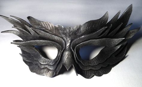 Black feather leather mask by Shadows-Ink Art Du Cuir, Raven Mask, Owl Mask, Metal Mask, Feather Mask, Mask Art, Bird Masks, Venetian Masquerade, Mask Masquerade