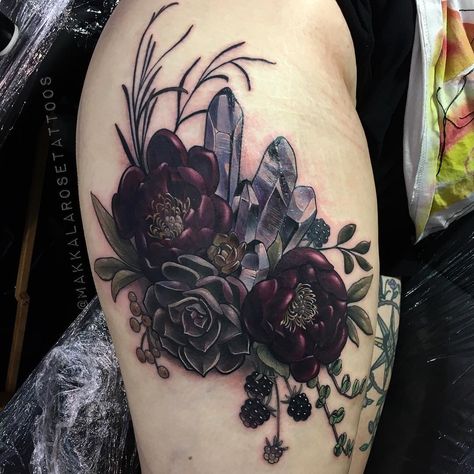 3,597 Likes, 41 Comments - Makkala Rose 🌸 (@makkalarosetattoos) on Instagram: “More convention pics. Awesome second day at the @nztattoofestival working alongside the…” Purple Flower Tattoos, Black Flowers Tattoo, Pagan Tattoo, Black Tattoo Cover Up, Kawaii Tattoo, Raven Tattoo, Peonies Tattoo, Tattoo Cover-up, Cover Up Tattoos