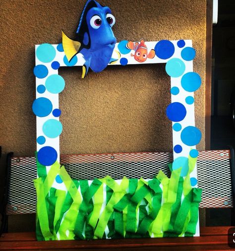 Finding Nemo Photo Booth, Under The Sea Photo Booth Props, Diy Finding Nemo Party Decorations, Diy Finding Dory Party Decorations, Diy Nemo Decorations, Finding Nemo Theme Party, Nemo Themed Birthday Party Decoration, Diy Finding Nemo Decorations, Finding Nemo Craft