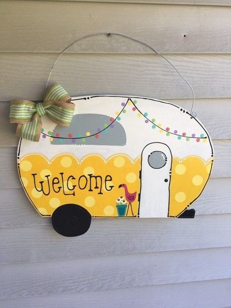 Doorhanger Ideas, Camp Classroom, Camping Signs Diy, Retirement Reception, Happy Camper Sign, Pebble People, Camper Art, Camper Signs, Summer Door Hanger