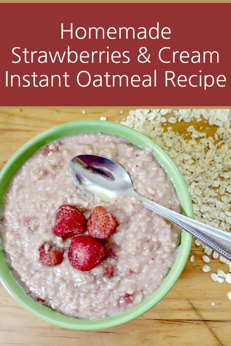 Quaker who? This homemade strawberries and cream instant oatmeal is quick, easy and so much healthier than store bought oatmeal packets! Plus the flavor is truly out of this world! Instant Oatmeal Recipes, Strawberries And Cream Oatmeal, Homemade Instant Oatmeal, Instant Oatmeal Packets, Quick Oatmeal, Cheap Breakfast, Cream Of Wheat, Strawberry Oatmeal, Oatmeal Packets