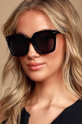 big sunglasses Huge Sunglasses, Oversized Black Sunglasses, Sleek Sunglasses, Futuristic Sunglasses, Chic Lifestyle, Big Sunglasses, Quay Sunglasses, Black Gradient, Tortoise Sunglasses