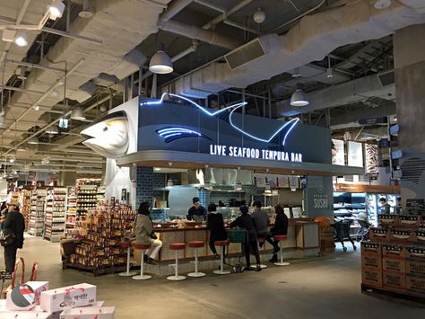 Market Signage, Seafood Store, Seafood Shop, Quincy Market, Bakery Design Interior, Seafood Market, Coffee Store, Bookshelf Design, Live Fish