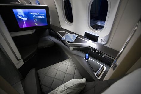 What it's like to fly First Class on British Airways - Business Insider Train Interior, Premium Economy, Airplane Seats, Flying First Class, Business Class Seats, First Class Seats, First Class Flights, Jumbo Jet, Boeing 787