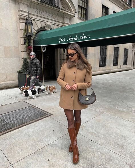 JODIE LA PETITE FRENCHIE (@jodielapetitefrenchie) • Instagram photos and videos Fall Autumn Outfits, Brown Jacket Outfit, Amaka Hamelijnck, Zara Coat, Interview Outfit, Rainy Day Outfit, Ootd Outfit, Wedding Guest Outfit, Christmas Outfit