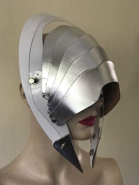 Sci Fi Earpiece, Futuristic Helmet Design, Futuristic Headpiece, Futuristic Head Gear, Head Gears For Fashion Show, Cyper Punk, Helmet Sci Fi, Headgear Fashion, Villain Dresses