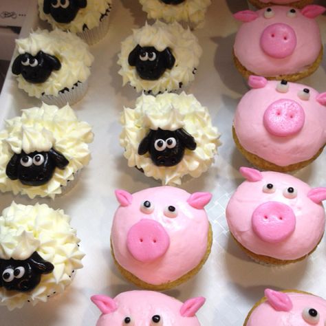 Pigs and Lamb cupcakes. Lamb Cupcakes, Easter Basket Cupcakes, Easter Cupcakes Easy, Farm Animal Cupcakes, Cupcake Recipes From Scratch, Easter Bunny Cupcakes, Fun Cupcake Recipes, Bunny Cupcakes, Farm Themed Birthday Party