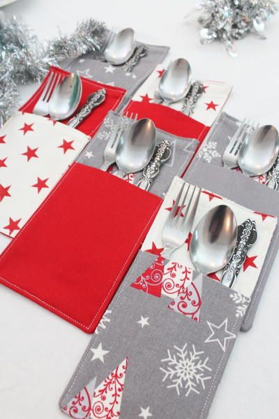 DIY Cutlery Holder Sewing Tutorial Christmas Cutlery Holders, Utensils Holder Diy, Christmas Silverware Holder, Sewing Projects Ideas, Diy Utensils, Christmas Cutlery, Silverware Holder, Tafel Decor, Christmas Sewing Projects