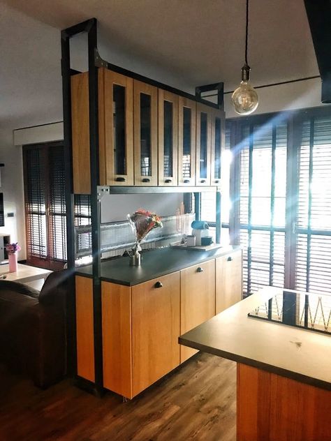 Amazing Open Kitchen with cabinets as space divider - IKEA Hackers Kitchen Island Room Divider, Room Divider Interior Design, Cabinet Divider, Kitchen With Cabinets, Kitchen Divider, Glass Upper Cabinets, Floor To Ceiling Curtains, Room Divider Shelves, Space Divider