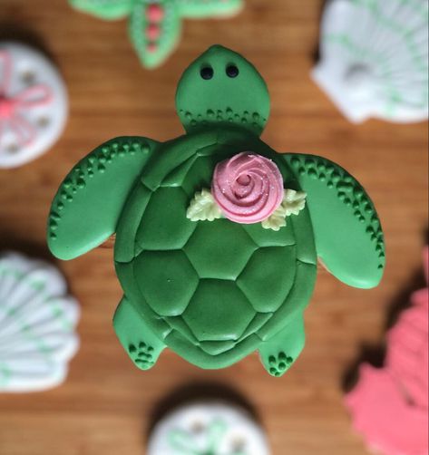 Sea turtle cookie, turtle cookie Sea Turtle Cookies Royal Icing, Sea Turtle Cookies, Fish Cookies, Turtle Cookies, Beach Cookies, Turtle Birthday, Sugar Cookie Frosting, Summer Cookies, Sugar Cookie Designs