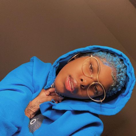 Blue Natural Hair, Cute Short Natural Hairstyles, Natural Hair Pictures, Short Dyed Hair, Natural Hair Short Cuts, Short Hair Black, Bald Hair, Dyed Natural Hair, Girls Braids