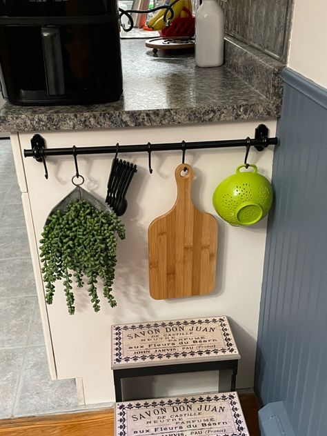 Towel Rack On Side Of Kitchen Cabinet, End Of Cabinet Towel Bar, Kitchen Towel Bar With Hooks, Hand Towel Holder Ideas Kitchens, Kitchen Tea Towel Holder, Dish Towel Hanging Ideas, Kitchen Island Towel Bar, Kitchen Towels Hanging Ideas, Towel Bar Placement