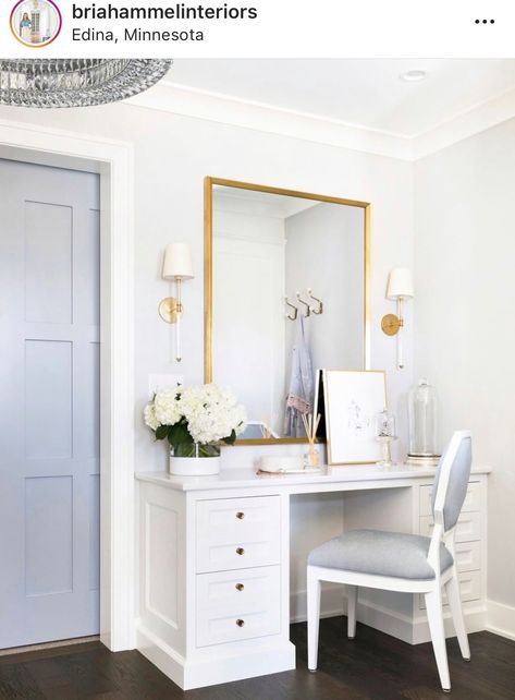 White Makeup Vanity, Industrial Age, Bathroom Farmhouse, Beautiful Closets, White Desk, Decoration Tips, Shabby Chic Interiors, Dekorasi Kamar Tidur, Casa Vintage