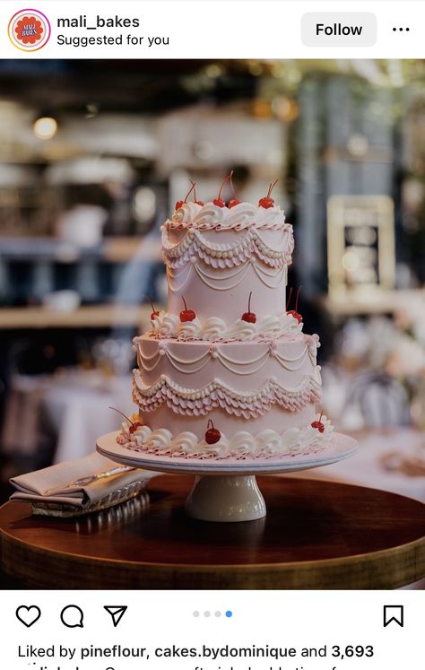 Vintage Cherry Wedding Cake, Cherry Vintage Cake, Quirky Wedding Cake, Vintage Cherry Cake, Vintage Christmas Cake, Coquette Wedding, Cherry Birthday, Hummingbird Cake Recipes, Birthday 20