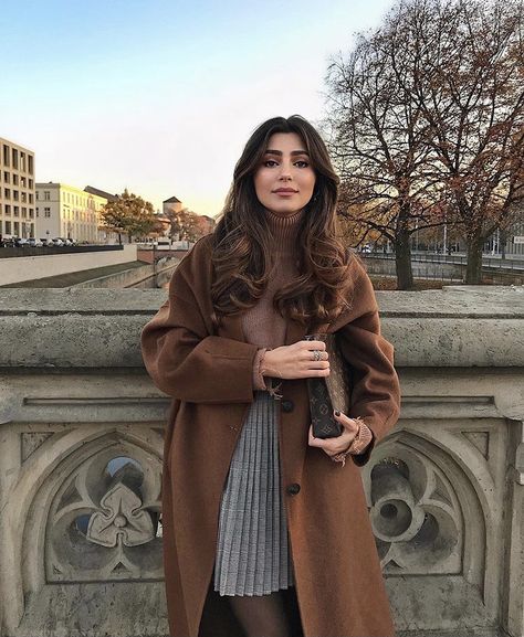 Ayda Hadi, Winter Mode, Paris Outfits, Shades Of Brown, Looks Chic, Outfit Style, Outfit Inspo Fall, Professional Outfits, Outfits Casual