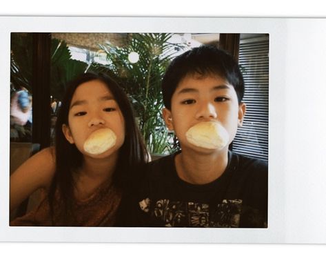 Two Kids Aesthetic, Siblings Aesthetic Brother And Sister, Indie Packs, Ton Tawan, Childhood Pics, Childhood Pictures, Sibling Poses, Friendship Photoshoot, F4 Thailand