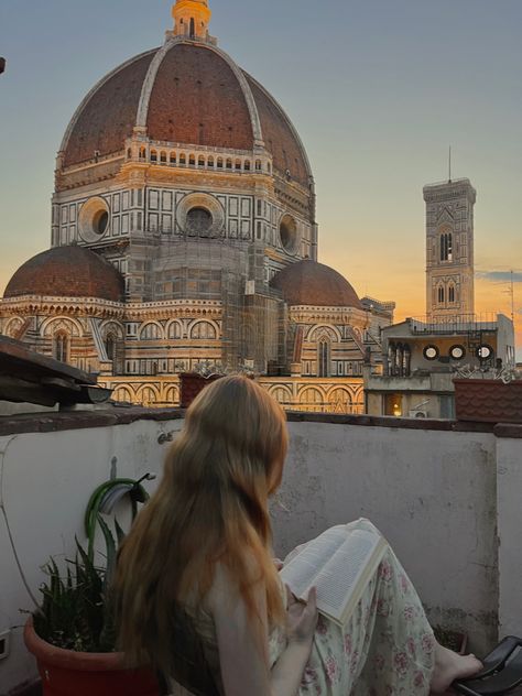 Florence + Core + Aesthetic, Italy Art Museum Aesthetic, The Duomo Florence, Florence Italy Photos, Europe Student Aesthetic, Florence Core Aesthetic, Travel To Italy Aesthetic, Florence Apartment Italy, Italy Travel Photos