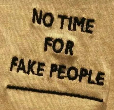 No Time For Fake People, Funny Road Signs, Classy Wallpaper, Meaningful Quotes About Life, Times Quotes, Medical School Motivation, People Videos, Fake People, Fake Friends