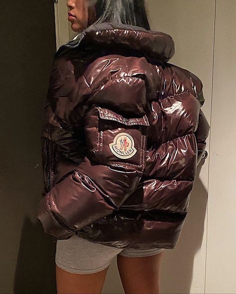 @sunnyyliu • Instagram photos and videos Moncler Jacket Women, Moncler Jacket, Fits Clothes, Winter Fits, Baddie Outfits, Lookbook Outfits, Jacket Women, Streetwear Outfit, Fashion Killa