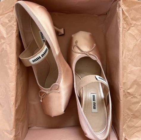 Miu Miu Heels, Ballet Heels, Hanna Marin, Pink Aura, Pink Shoes, Pink Princess, Pretty Shoes, Marie Antoinette, Pretty Little Liars