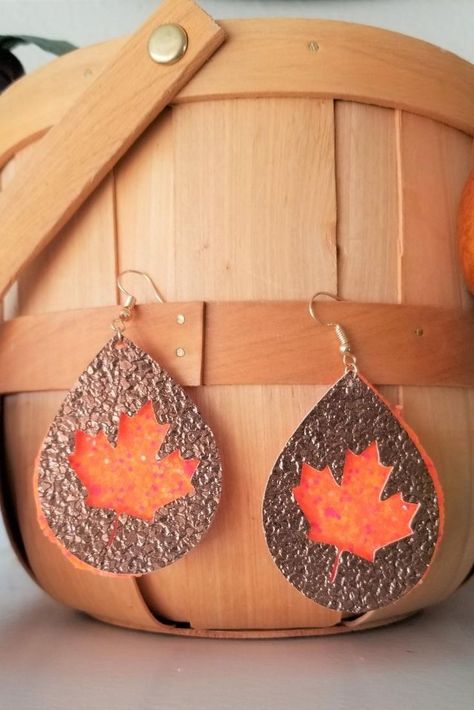 Diy Fall Faux Leather Earrings, Free Svg Files For Cricut Faux Leather Earrings, Diy Cricut Earrings, Faux Earring Ideas, Fall Earring Ideas, Halloween Faux Leather Earrings, Faux Leather Earrings Cricut Svg Free, Fall Leather Earrings, Faux Leather Earrings Template Free