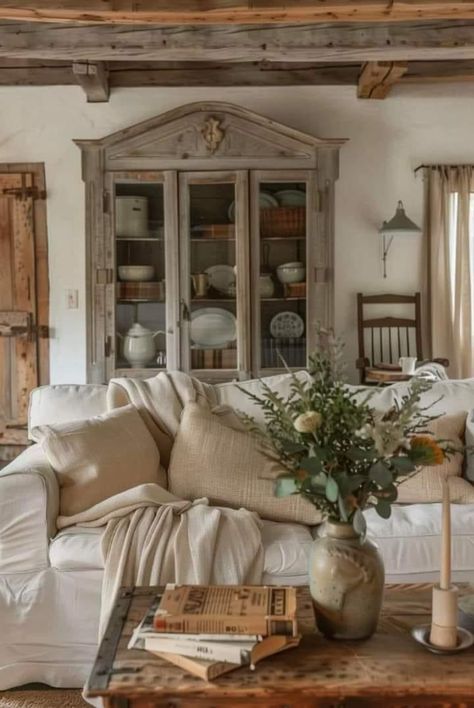 Rustic French Country Living Room, Aesthetic Living Room Ideas, French Style Living Room, Aiken Sc, 40 Aesthetic, Dnevni Boravak, Mismatched Furniture, Country Cottage Farmhouse, Rustic French Country