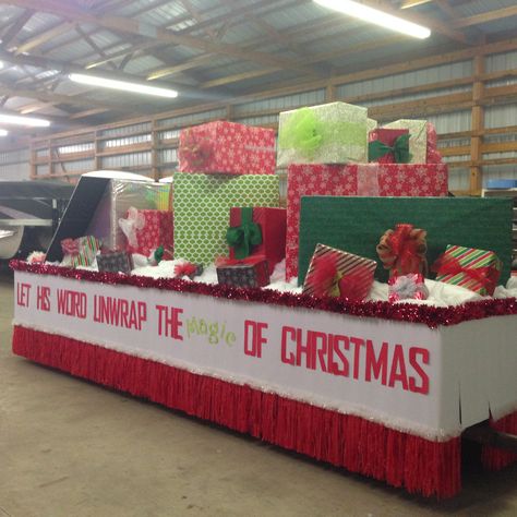 Christmas Parade Float Presents, Christmas Present Parade Float, Christmas Parade Floats Church, Toy Land Christmas Float, Christmas Parade Floats Themes, Church Christmas Parade Float Ideas Diy, Church Christmas Float Ideas, Church Parade Float Ideas, Holiday Parade Floats